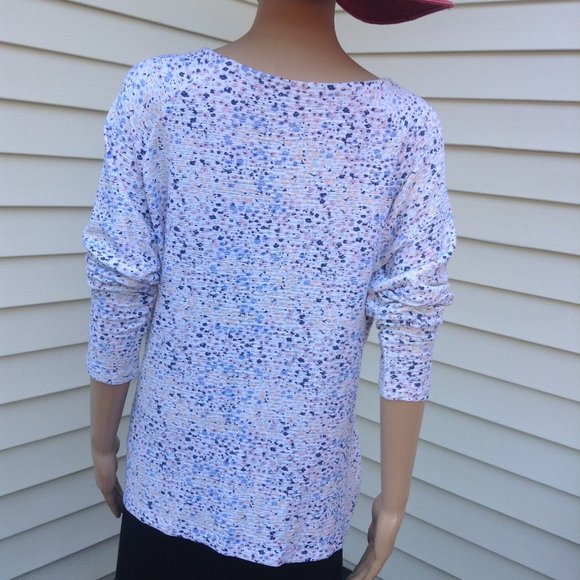 Woman's Top - Picture 7 of 10